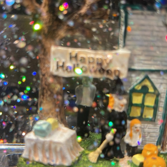 MAGICAL! WATCH Video! Halloween Decor Lighted Glitter Lantern - Picture 5 of 9